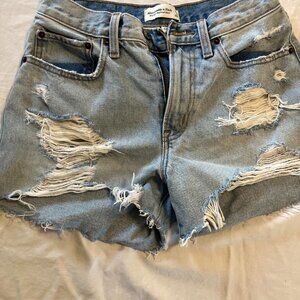 Abercrombie & Fitch Women’s Size 25 mid-rise curve boyfriend denim shorts